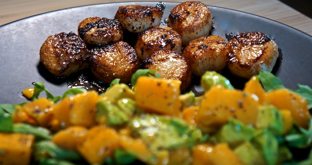 Aug 31: Gyro Wrap; Seared Scallops with Avocado, Mango & Arugula Salad