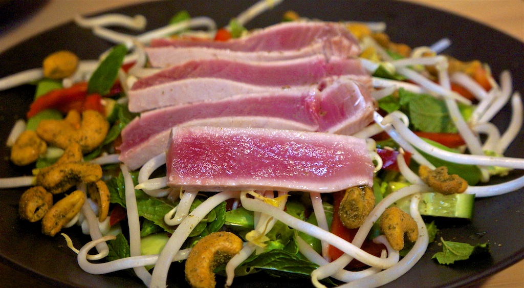 Sep 25: Smoked Salmon, Cheese etc on Crackers; Seared Tuna on Crunchy Thai Salad
