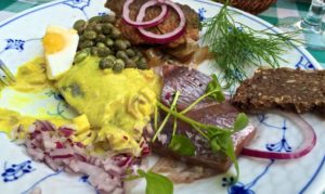 Restaurant Kronberg: Mixed herring platter: pickled, curried and fried.