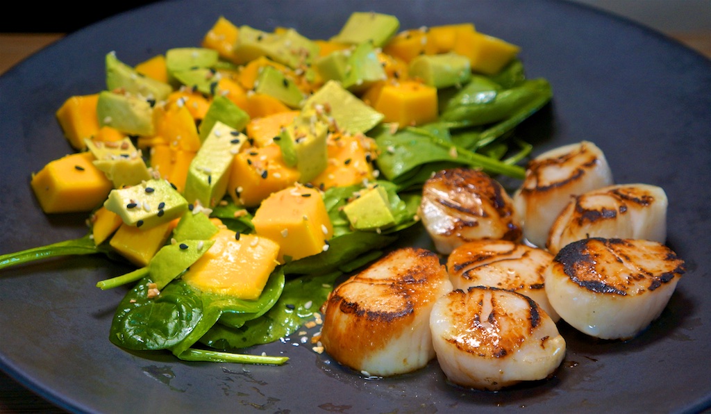 Apr 22: Ham, Tomato & Garlic Spread Sandwich; Seared Sea Scallops with Avocado and Mango Salad