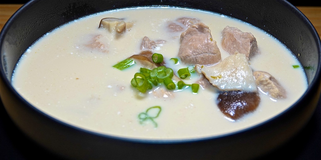 Aug 5: Kumato & Cheddar, Tuna & Garlic Spread with Sprouts; Tom Kha Moo