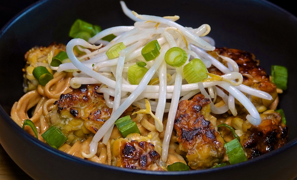 Apr 22: Thai Style Tuna & Avocado, Roast Turkey Breast & Avocado; Peanutty Noodles with Tempeh Crumbles