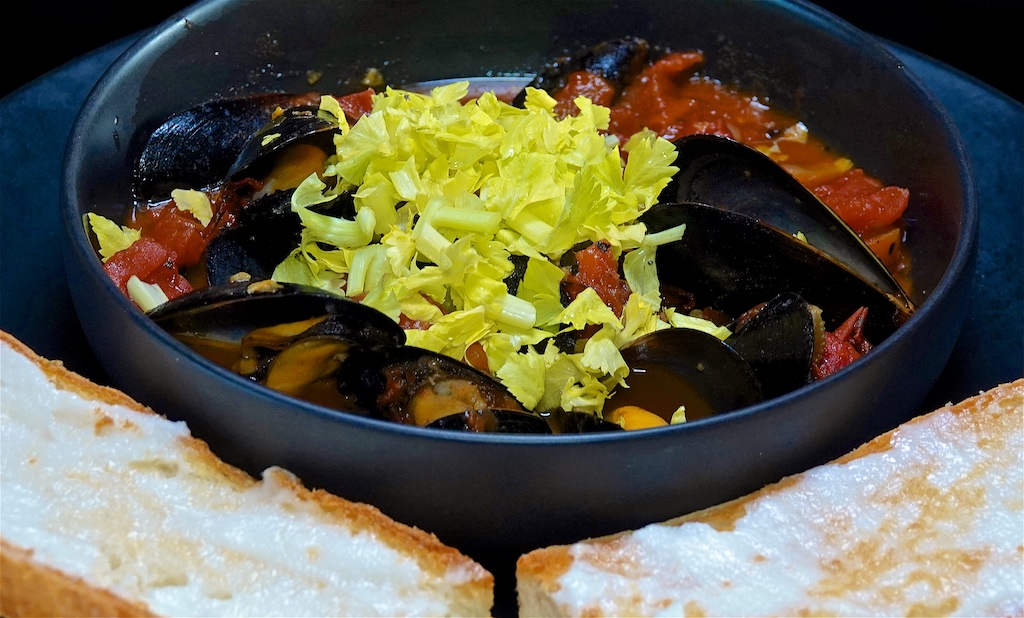 Jun 14: Hot Roast Chicken & Heirloom Tomato on a Fresh Baguette; Mussels in a Spicy Tomato Broth with Toasted Baguette and Garlic ‘Mayonnaise’