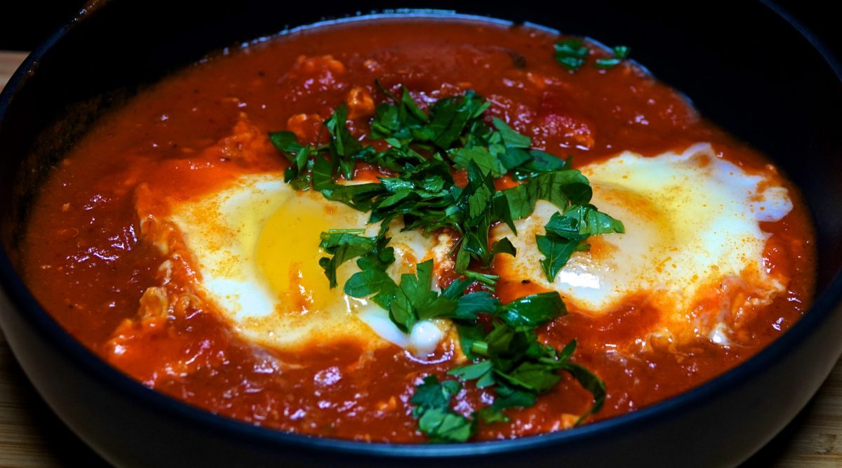 Nov 25: Cheddar & Kumato, Hummus & Sprouts; Eggs in Purgatory