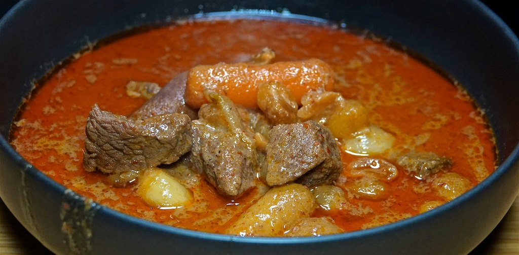 Dec 4: Ham, Swiss & Kumato, Sweet & Spicy Tuna & Swiss; Beef Massaman Curry