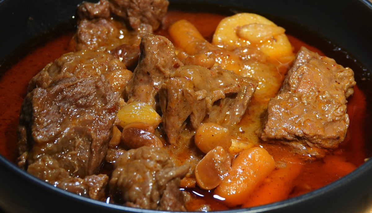 Feb 11: Fire Roasted Peppers, Hammon & Smokey Cheddar; Beef Massaman