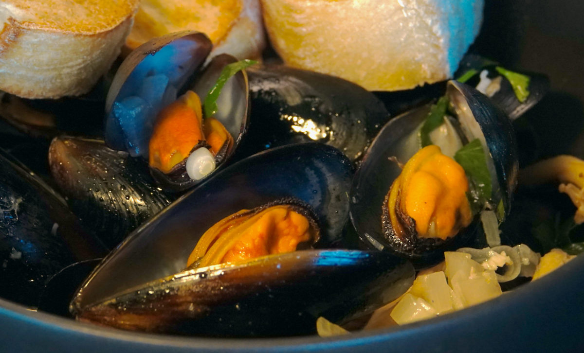 Mar 17: Lamb Gyro; Mussels in White Wine Sauce with Baguette Rounds & Coleslaw