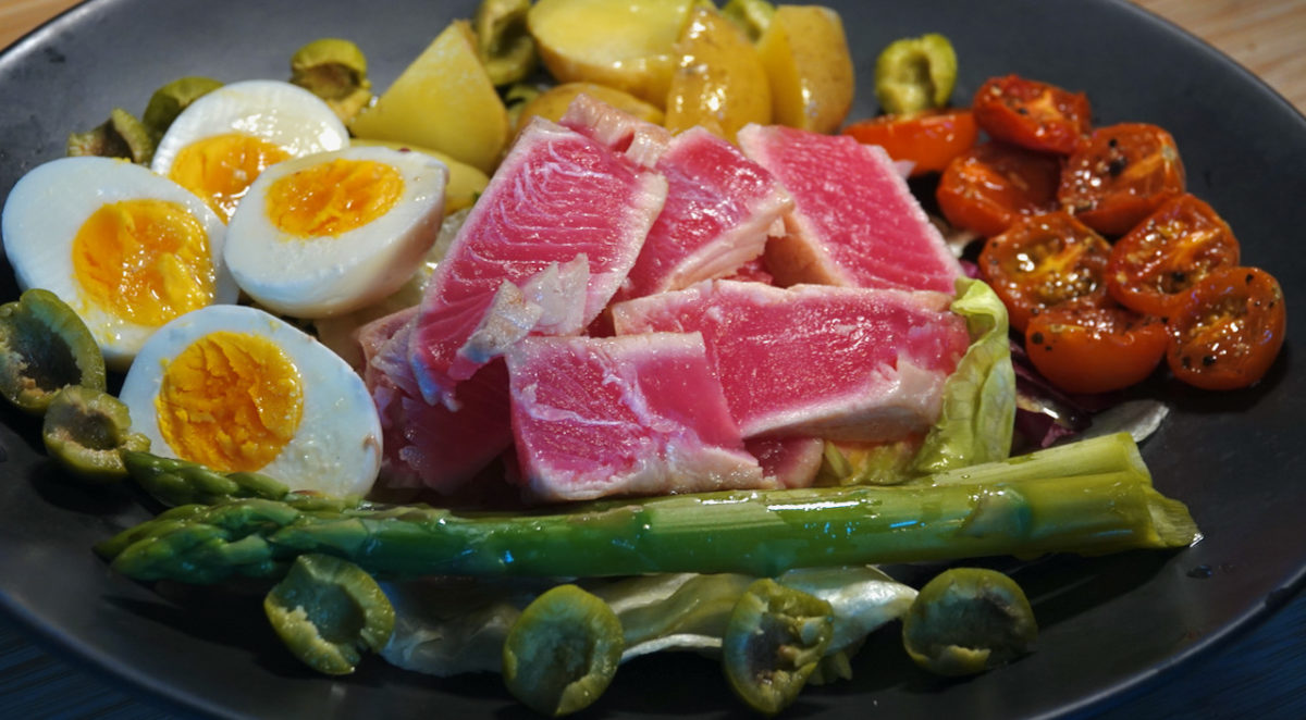 Apr 30: Brioche Bagel with Neufchatel & Sun-dried Tomatoes; Salad Niçoise with Seared Ahi Tuna
