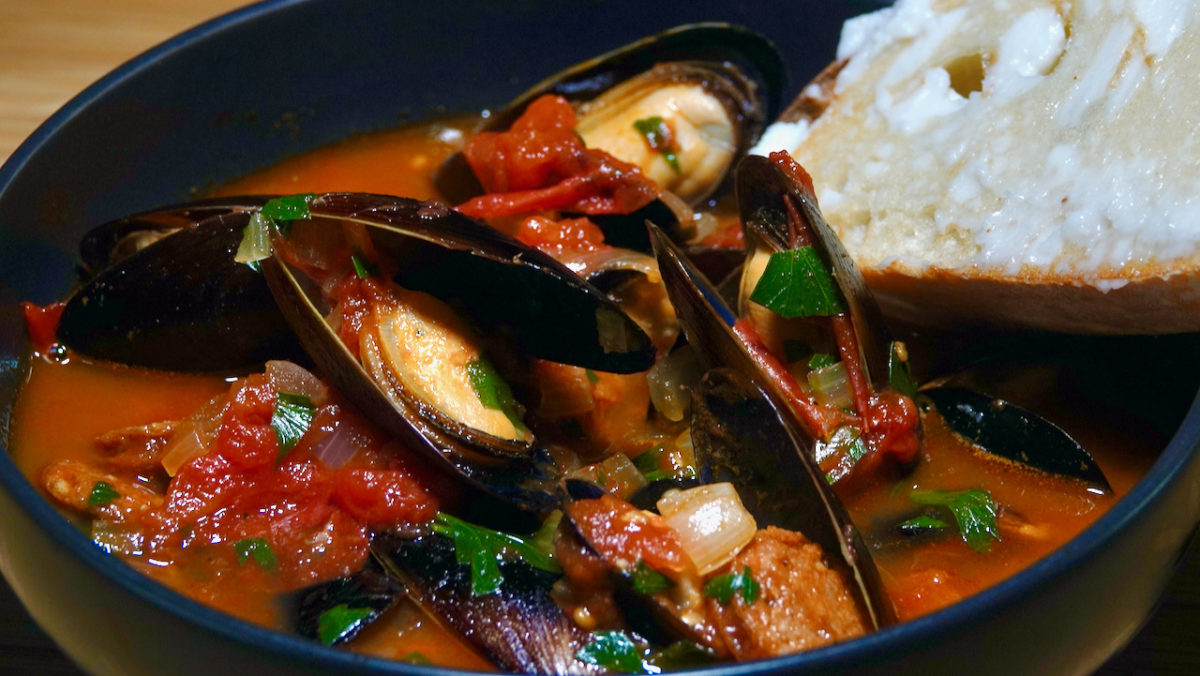 Sep 25: Spanish Mussels with Chorizo and Tomato Wine Sauce