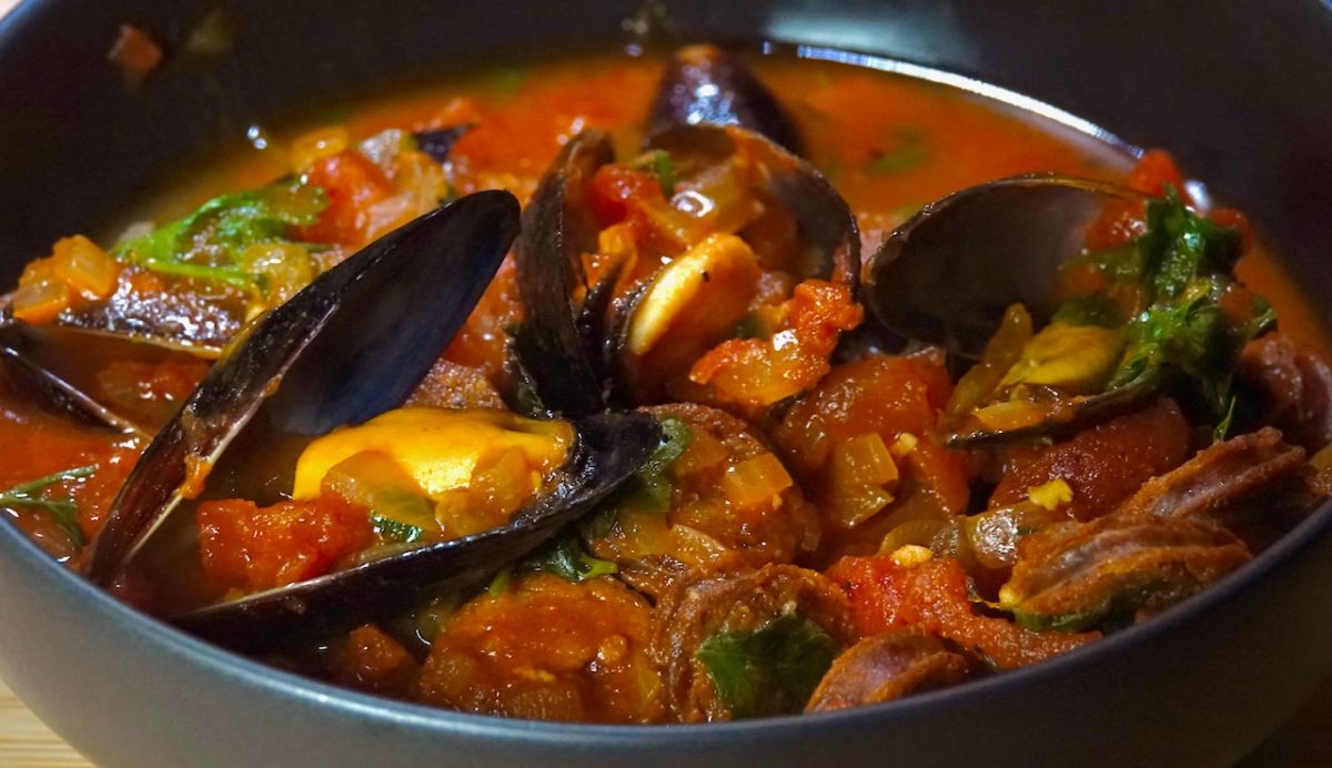 Nov 21: Spanish Mussels with Chris and Tomato-Wine Sauce with Garlic Bread