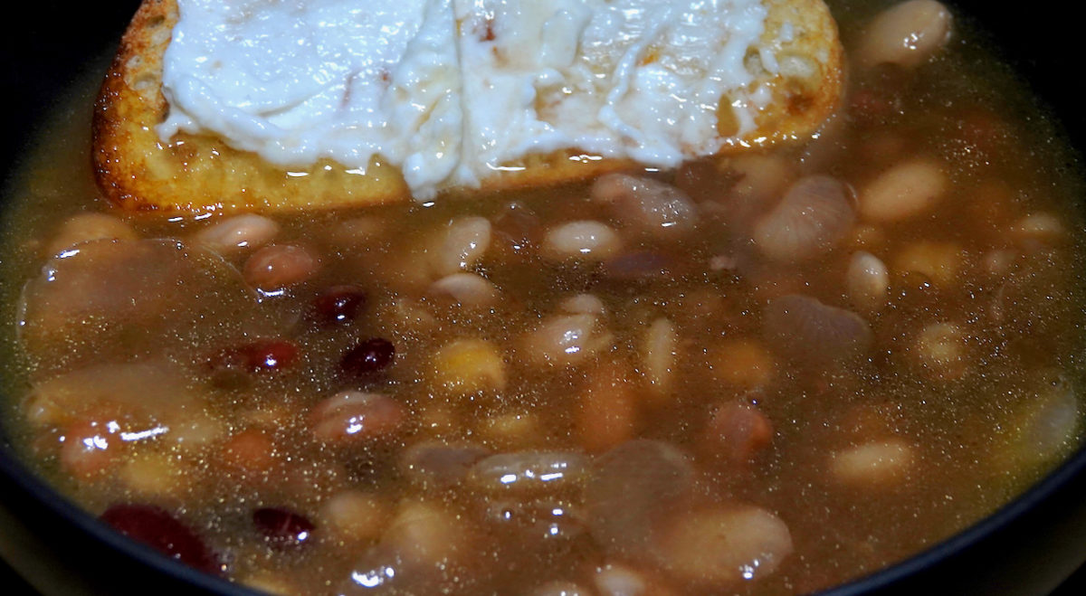 Jan 31: 13 Bean Soup with Italian Garlic Toast